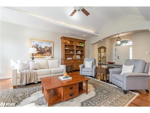 1 Bunker Place, Oro-Medonte, ON - Indoor Photo Showing Living Room