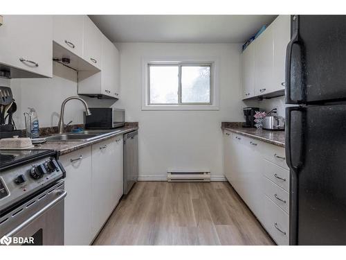 6 Pheasant Trail, Barrie, ON - Indoor Photo Showing Kitchen With Double Sink