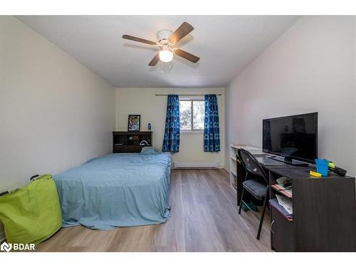 6 Pheasant Trail, Barrie, ON - Indoor Photo Showing Bedroom