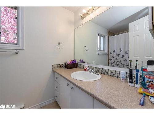 6 Pheasant Trail, Barrie, ON - Indoor Photo Showing Bathroom