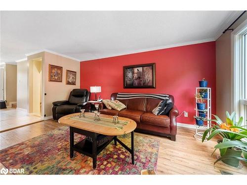 16 Bluejay Drive, Barrie, ON - Indoor Photo Showing Living Room