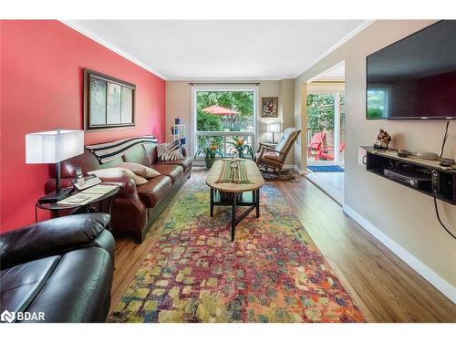 16 Bluejay Drive, Barrie, ON - Indoor Photo Showing Living Room