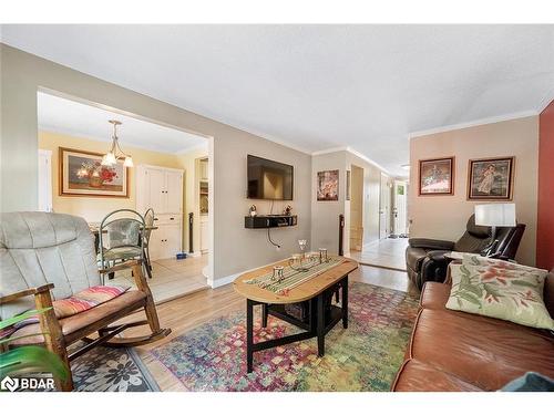 16 Bluejay Drive, Barrie, ON - Indoor Photo Showing Living Room