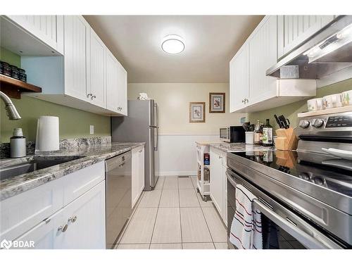 16 Bluejay Drive, Barrie, ON - Indoor Photo Showing Kitchen