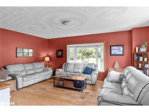 2819 Old Orchard Road, Utopia, ON - Indoor Photo Showing Living Room