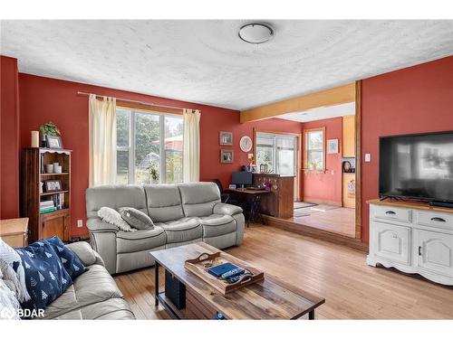 2819 Old Orchard Road, Utopia, ON - Indoor Photo Showing Living Room