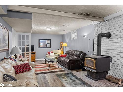 2819 Old Orchard Road, Utopia, ON - Indoor Photo Showing Living Room