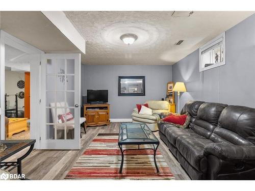 2819 Old Orchard Road, Utopia, ON - Indoor Photo Showing Living Room