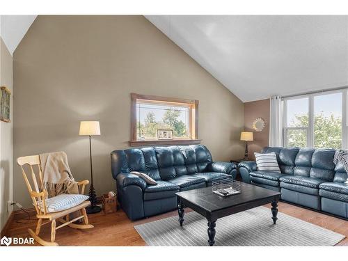 2819 Old Orchard Road, Utopia, ON - Indoor Photo Showing Living Room