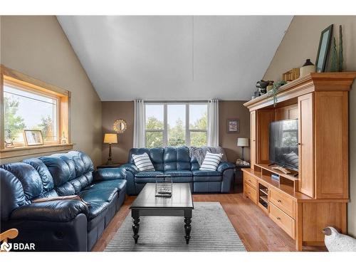 2819 Old Orchard Road, Utopia, ON - Indoor Photo Showing Living Room