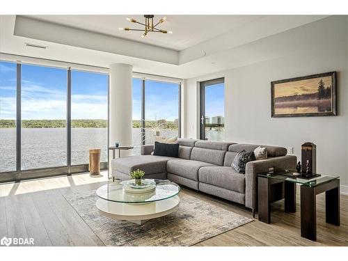 506-185 Dunlop Street E, Barrie, ON - Indoor Photo Showing Living Room