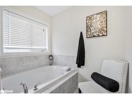 12 Cypress Point, Barrie, ON - Indoor Photo Showing Bathroom