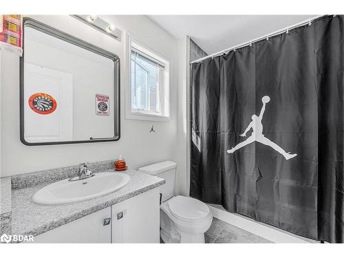 12 Cypress Point, Barrie, ON - Indoor Photo Showing Bathroom