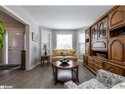 6 White Elm Road, Barrie, ON - Indoor Photo Showing Living Room