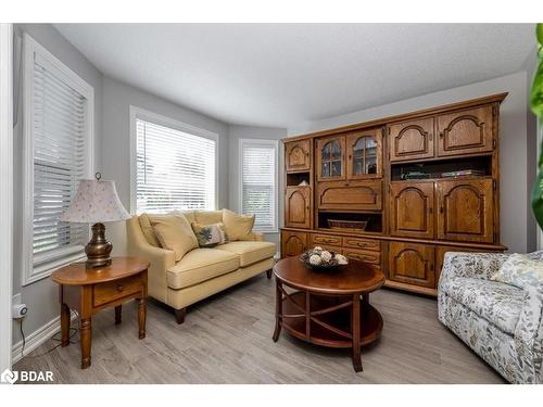 6 White Elm Road, Barrie, ON - Indoor Photo Showing Living Room