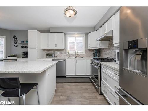 6 White Elm Road, Barrie, ON - Indoor Photo Showing Kitchen With Upgraded Kitchen