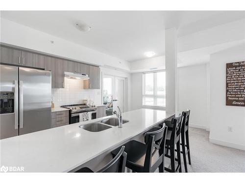 302-6 Spice Way, Barrie, ON - Indoor Photo Showing Kitchen With Double Sink With Upgraded Kitchen