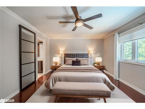 36 Glen Oak Court, Barrie, ON - Indoor Photo Showing Bedroom