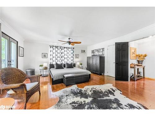 1398 Old Second Road North Road, Hillsdale, ON - Indoor Photo Showing Living Room