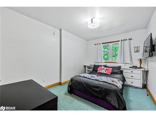 1398 Old Second Road North Road, Hillsdale, ON - Indoor Photo Showing Bedroom