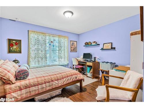 1398 Old Second Road North Road, Hillsdale, ON - Indoor Photo Showing Bedroom