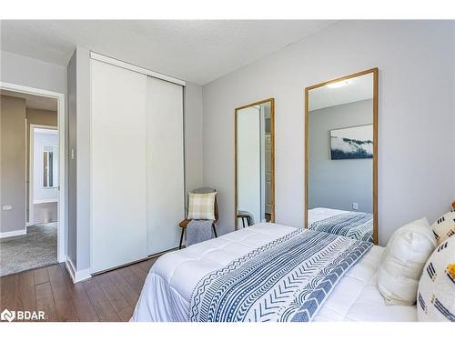 700 Osgoode Drive, London, ON - Indoor Photo Showing Bedroom