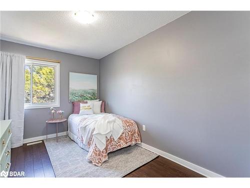 700 Osgoode Drive, London, ON - Indoor Photo Showing Bedroom