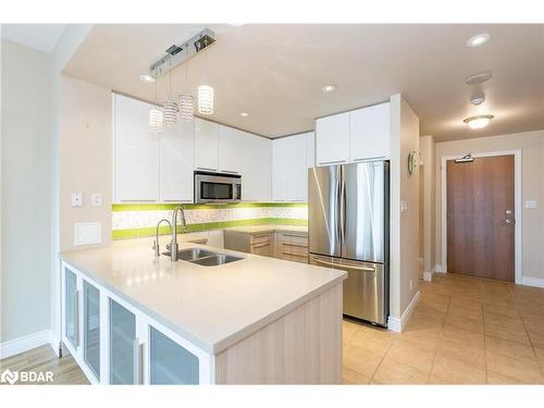 403-33 Ellen Street, Barrie, ON - Indoor Photo Showing Kitchen With Double Sink With Upgraded Kitchen