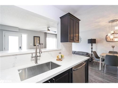 1-41 Madelaine Drive, Barrie, ON - Indoor Photo Showing Kitchen