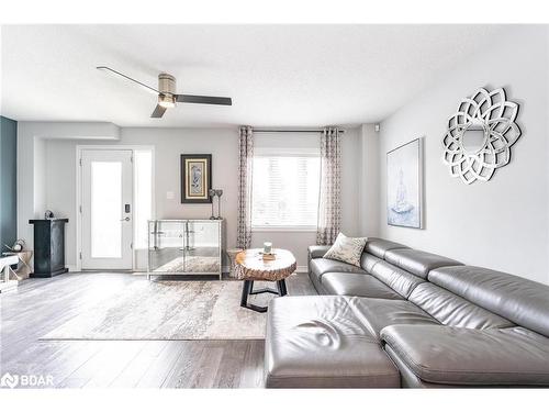 1-41 Madelaine Drive, Barrie, ON - Indoor Photo Showing Living Room