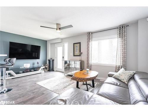 1-41 Madelaine Drive, Barrie, ON - Indoor Photo Showing Living Room