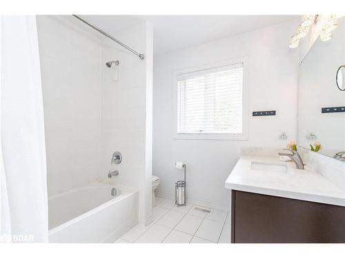 1-41 Madelaine Drive, Barrie, ON - Indoor Photo Showing Bathroom