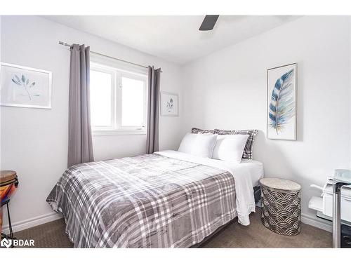 1-41 Madelaine Drive, Barrie, ON - Indoor Photo Showing Bedroom