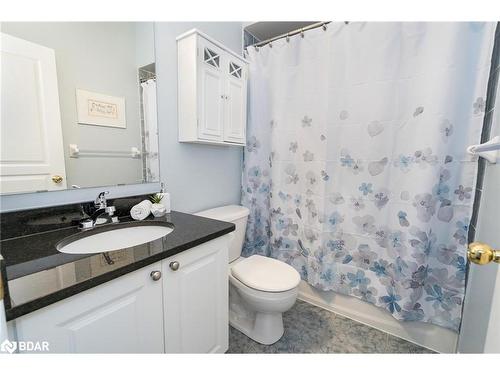 8 Orleans Avenue, Barrie, ON - Indoor Photo Showing Bathroom