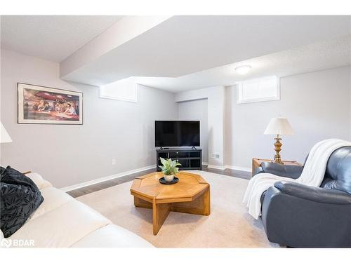 8 Orleans Avenue, Barrie, ON - Indoor Photo Showing Living Room