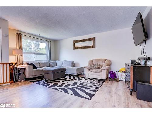 162 Pratt Crescent, Gravenhurst, ON - Indoor Photo Showing Living Room