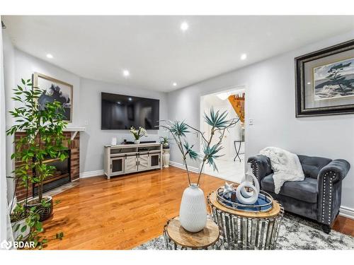 3908 Densbury Drive, Mississauga, ON - Indoor Photo Showing Living Room