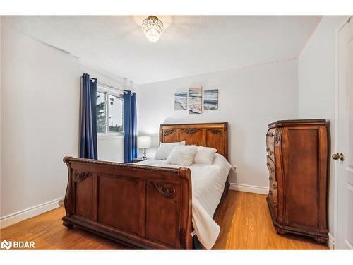 3908 Densbury Drive, Mississauga, ON - Indoor Photo Showing Bedroom