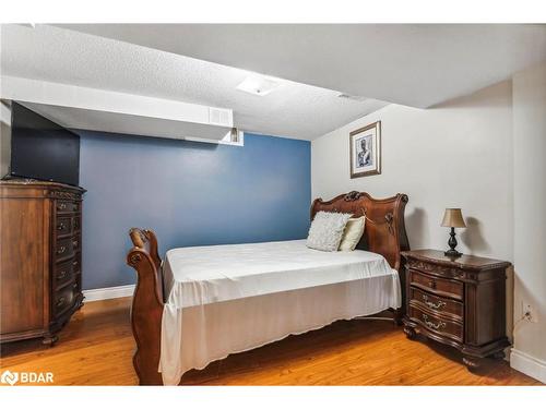 3908 Densbury Drive, Mississauga, ON - Indoor Photo Showing Bedroom