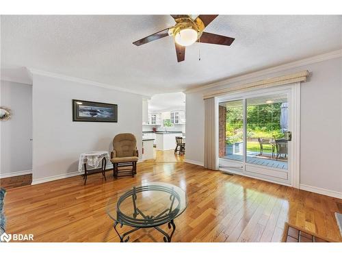 51 Idlewood Drive, Midhurst, ON - Indoor Photo Showing Living Room