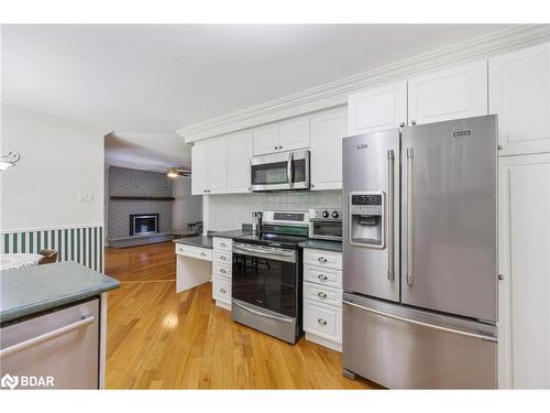 51 Idlewood Drive, Midhurst, ON - Indoor Photo Showing Kitchen