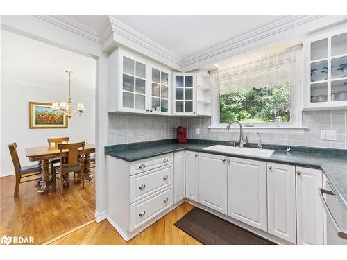 51 Idlewood Drive, Midhurst, ON - Indoor Photo Showing Kitchen