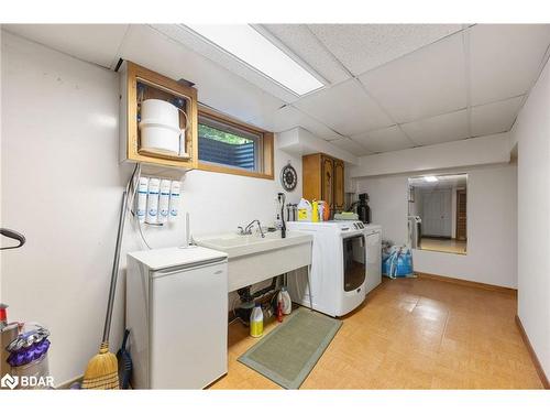 51 Idlewood Drive, Midhurst, ON - Indoor Photo Showing Laundry Room