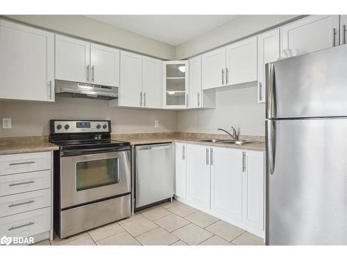 10-90 Sovereign'S Gate, Barrie, ON - Indoor Photo Showing Kitchen With Stainless Steel Kitchen With Double Sink