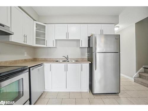 10-90 Sovereign'S Gate, Barrie, ON - Indoor Photo Showing Kitchen With Stainless Steel Kitchen With Double Sink