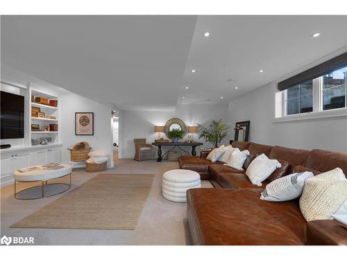 6 Georgian Grande Drive, Oro-Medonte, ON - Indoor Photo Showing Living Room