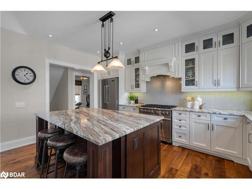 6 Georgian Grande Drive, Oro-Medonte, ON - Indoor Photo Showing Kitchen With Upgraded Kitchen