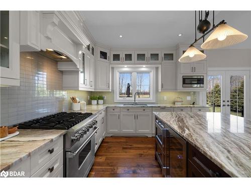 6 Georgian Grande Drive, Oro-Medonte, ON - Indoor Photo Showing Kitchen With Upgraded Kitchen