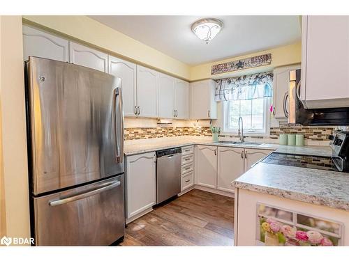 114-49 Jacobs Terrace, Barrie, ON - Indoor Photo Showing Kitchen