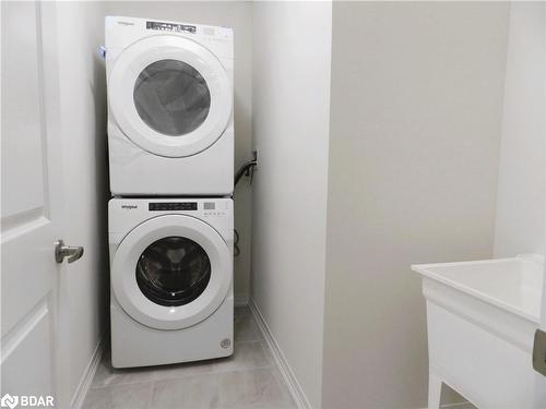 30 Bluebird Lane, Barrie, ON - Indoor Photo Showing Laundry Room